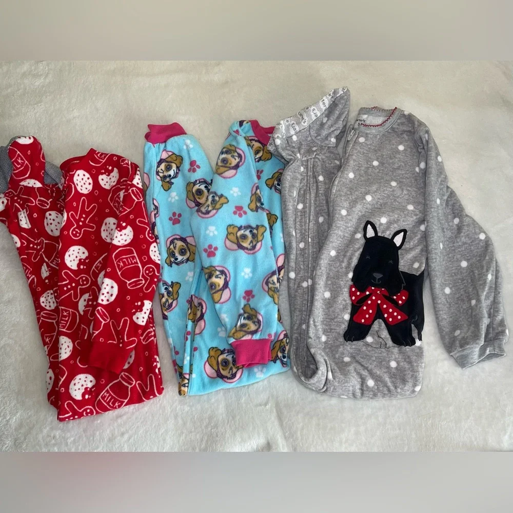 Bundle 3 Pijamas Girls 1‎ Sz 4, 2 Sz 5